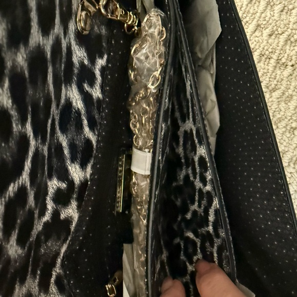 Urban Expressions Vegan Black Isabelle Clutch with Animal Print - Picture 4 of 5